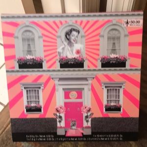 Soap & Glory “POP UP BOX”